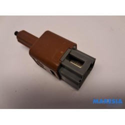 Renault - Arkana - Brake light switch