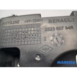 Renault - Arkana - Zekeringkast