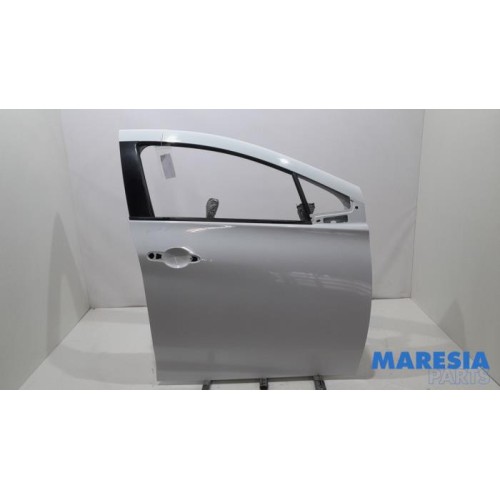 Renault - ZOE - Front door 4-door, right