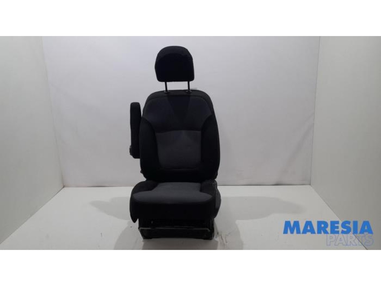 Opel - Vivaro - Sitz links