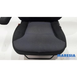 Opel - Vivaro - Sitz links