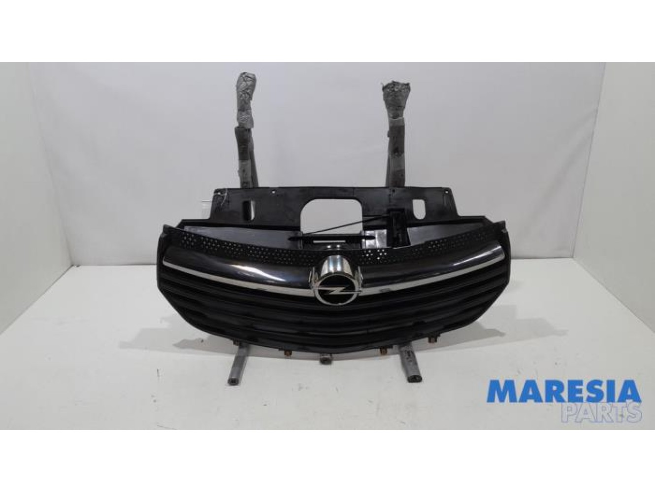 Opel - Vivaro - Grill