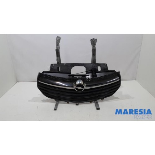 Opel - Vivaro - Grill