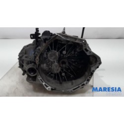 Opel - Vivaro - Gearbox