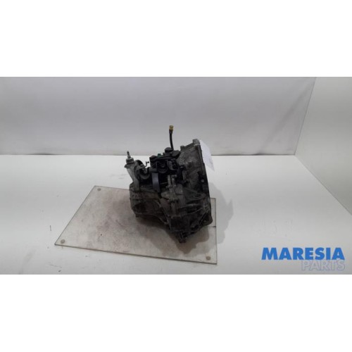 Opel - Vivaro - Gearbox