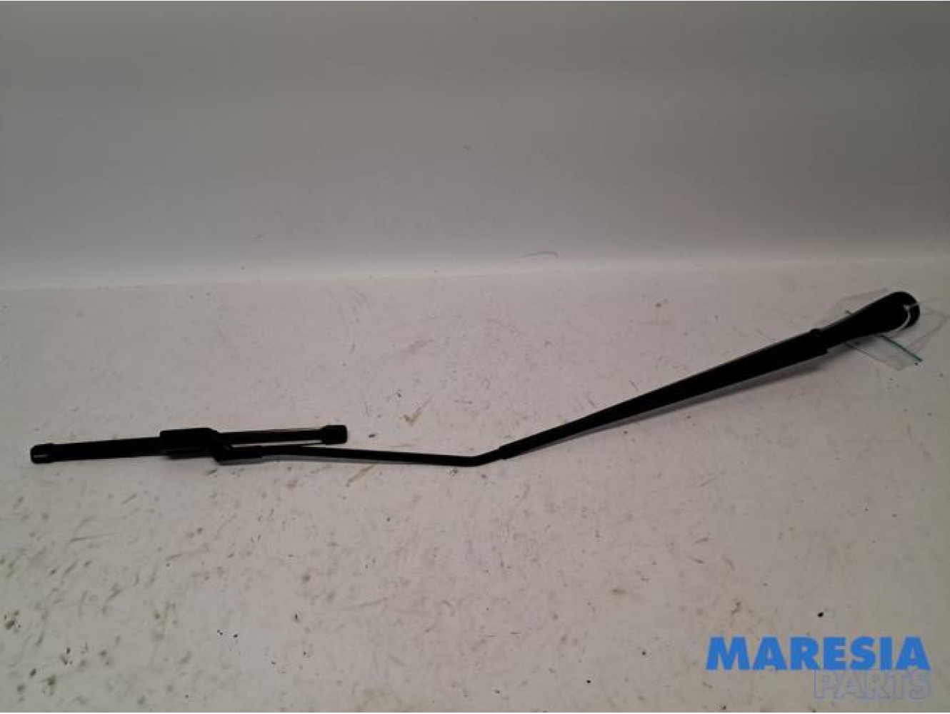 Renault - Clio - Front wiper arm