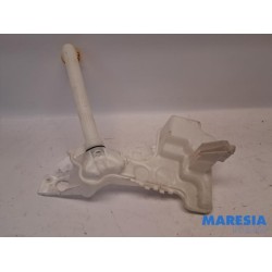 Renault - Clio - Front windscreen washer reservoir