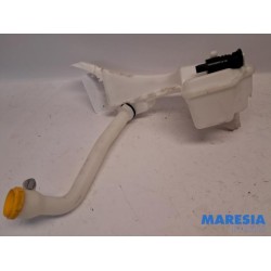 Renault - Clio - Front windscreen washer reservoir