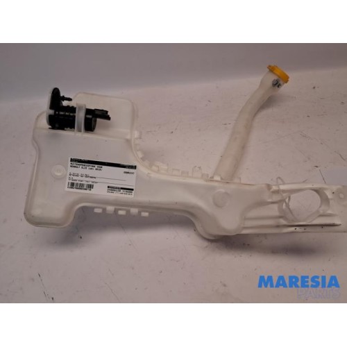 Renault - Clio - Front windscreen washer reservoir