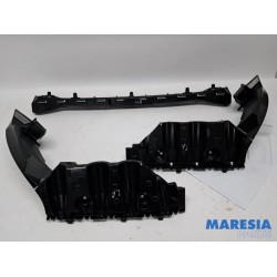 Renault - Arkana - Rear bumper bracket central
