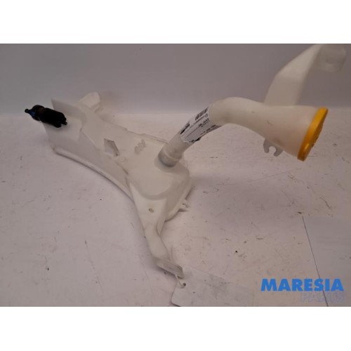 Renault - Arkana - Front windscreen washer reservoir