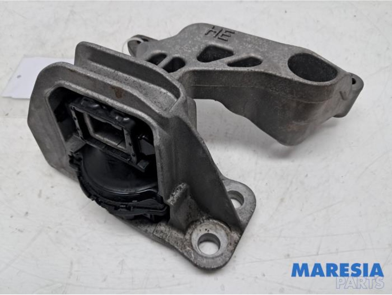 Renault - Arkana - Engine mount
