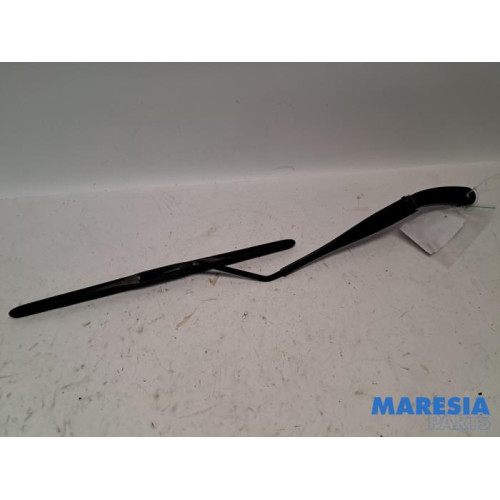 Renault - Arkana - Front wiper arm