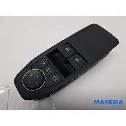 Renault - Clio - Multi-functional window switch