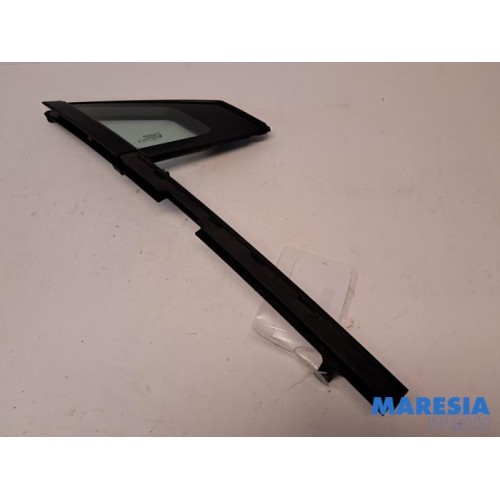 Renault - Clio - Quarter light, front right