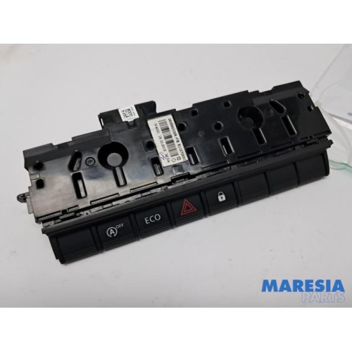 Renault - Clio - Panic lighting switch