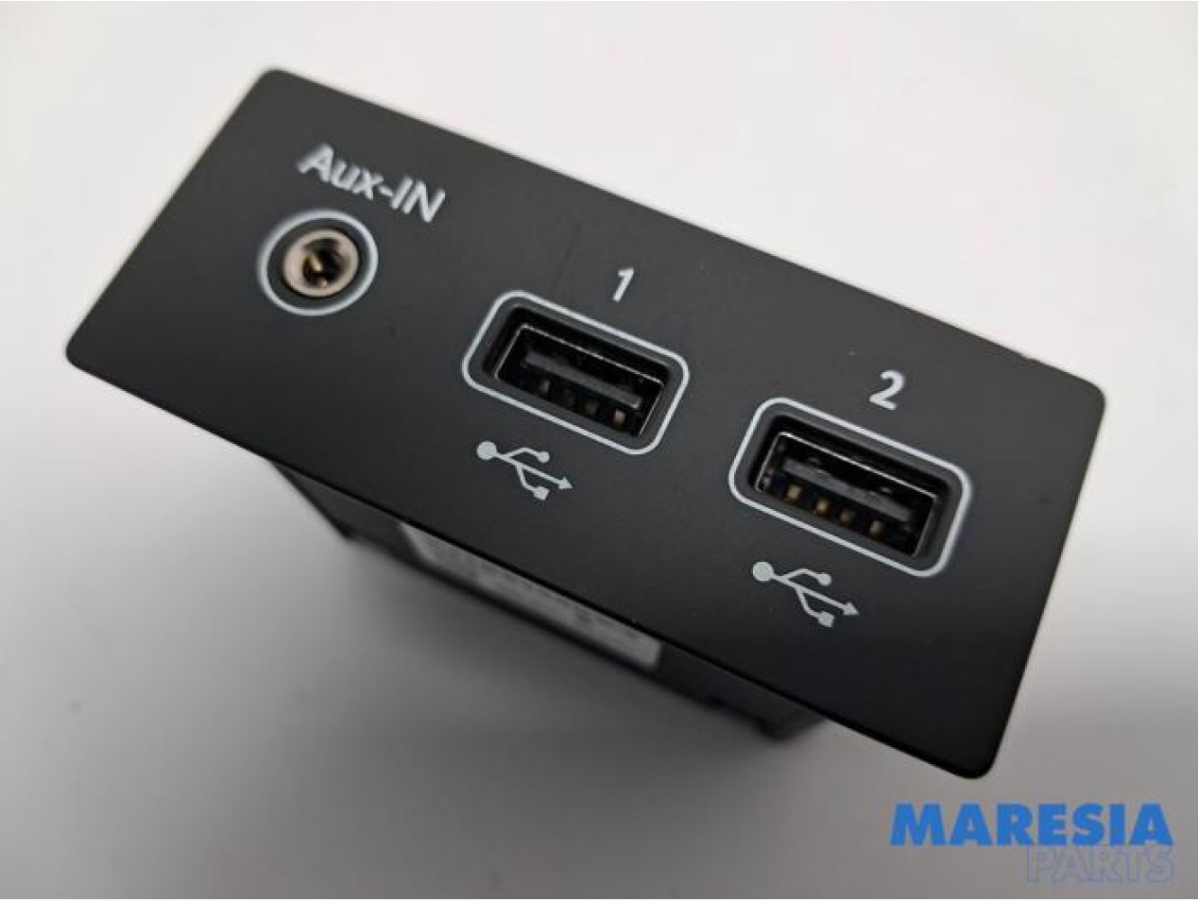 Renault - Clio - AUX/USB aansluiting