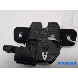 Renault - Clio - Tailgate lock mechanism