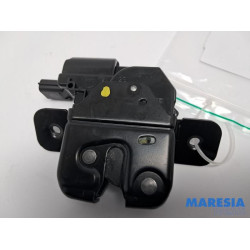 Renault - Clio - Tailgate lock mechanism
