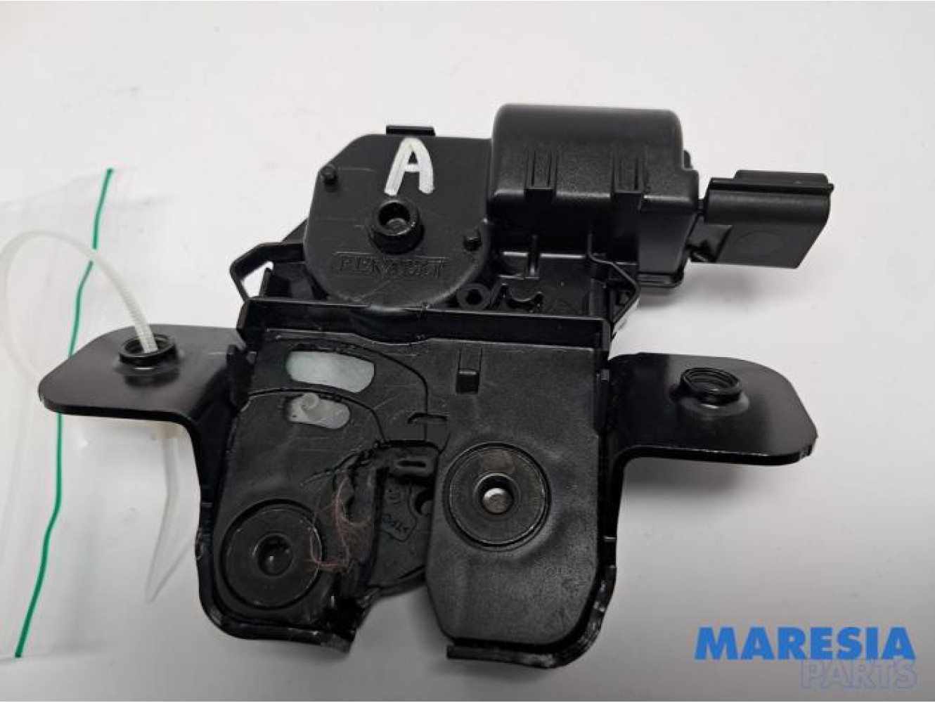 Renault - Clio - Tailgate lock mechanism
