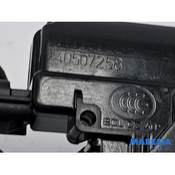 Renault - Clio - Tailgate lock mechanism