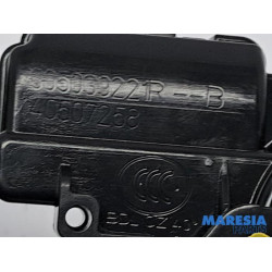 Renault - Clio - Tailgate lock mechanism