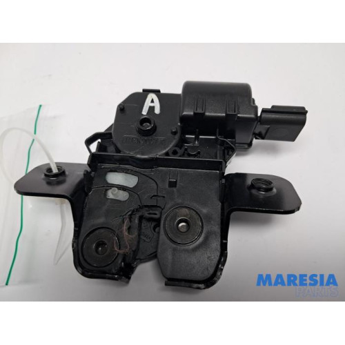 Renault - Clio - Tailgate lock mechanism