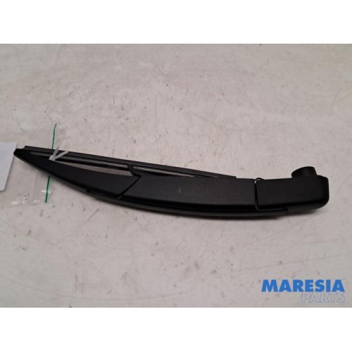 Renault - Clio - Rear wiper arm