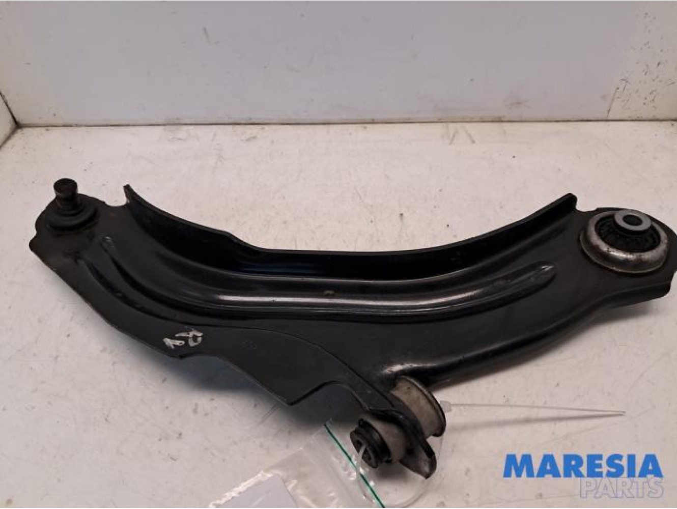 Renault - ZOE - Front lower wishbone, right