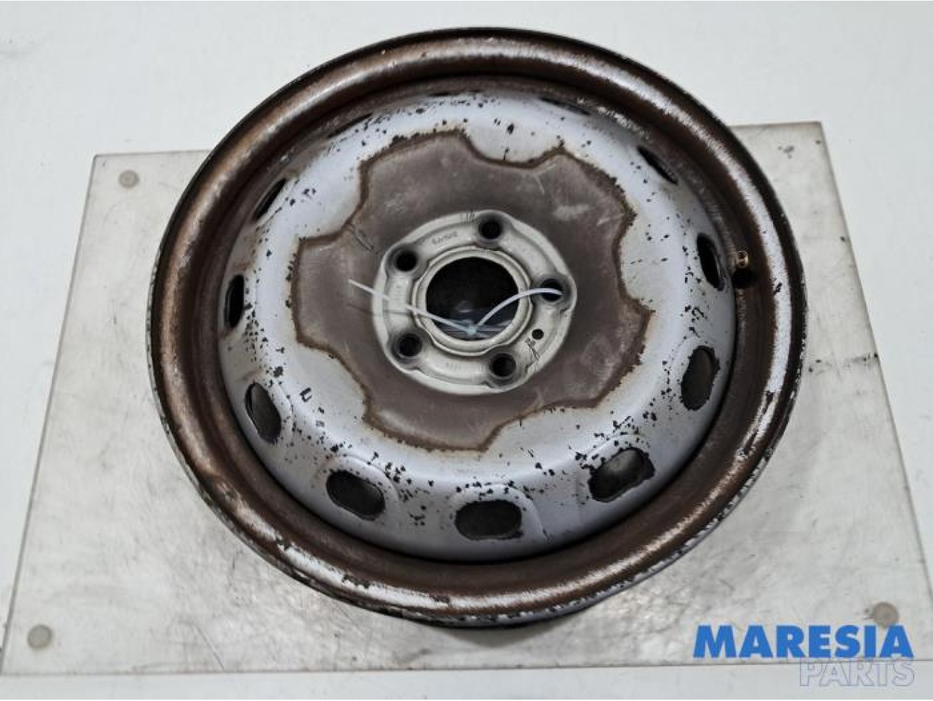 Opel - Vivaro - Wheel