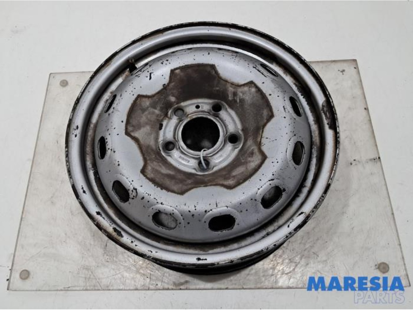 Opel - Vivaro - Wheel