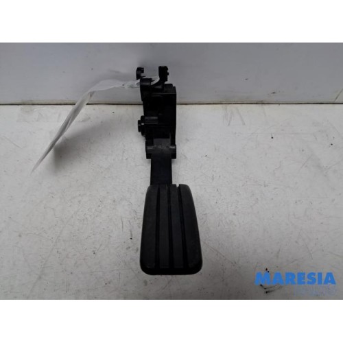 Opel - Vivaro - Accelerator pedal