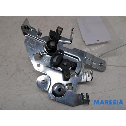 Opel - Vivaro - Sliding door lock mechanism, right