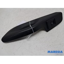Opel - Vivaro - Electric window switch