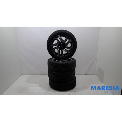 Renault - Captur - Sportvelgenset + banden