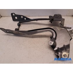 Renault - Scenic - Bonnet Hinge