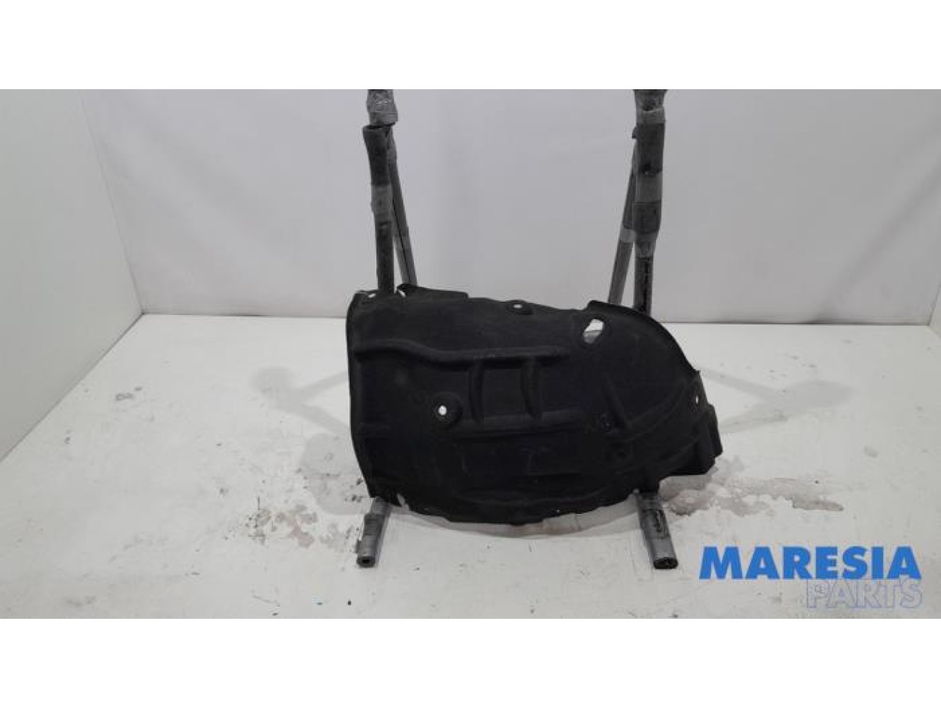Renault - Scenic - Wheel arch liner