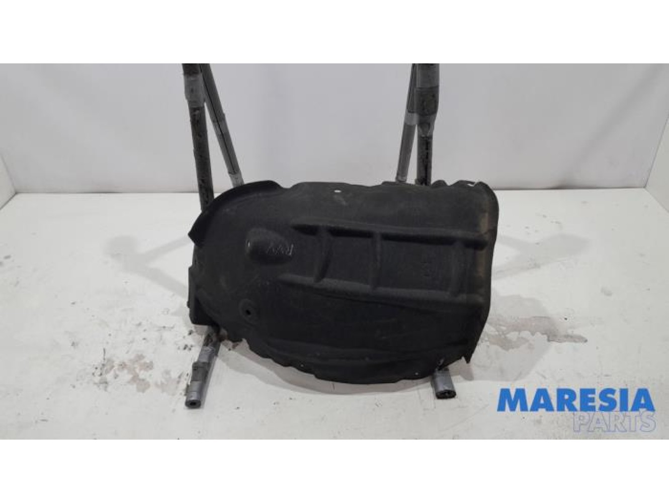 Renault - Scenic - Wheel arch liner