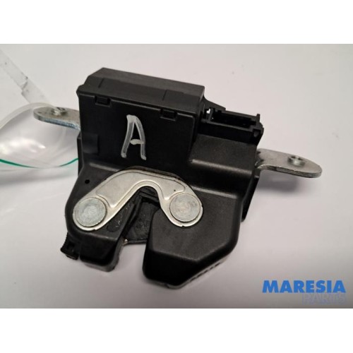 Fiat - 500 - Tailgate lock mechanism