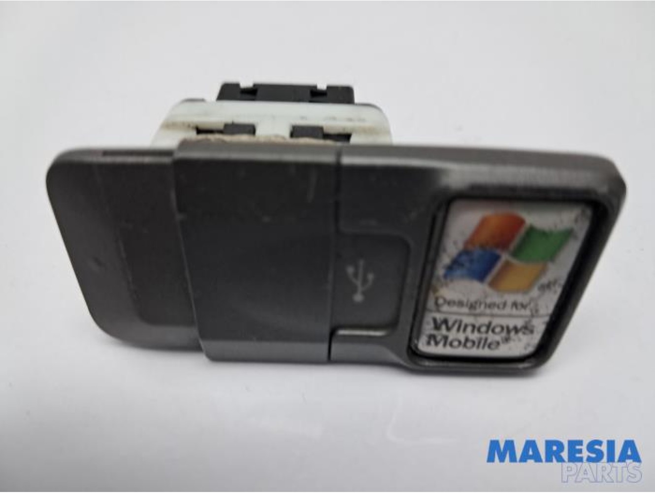 Fiat - 500 - AUX / USB connection