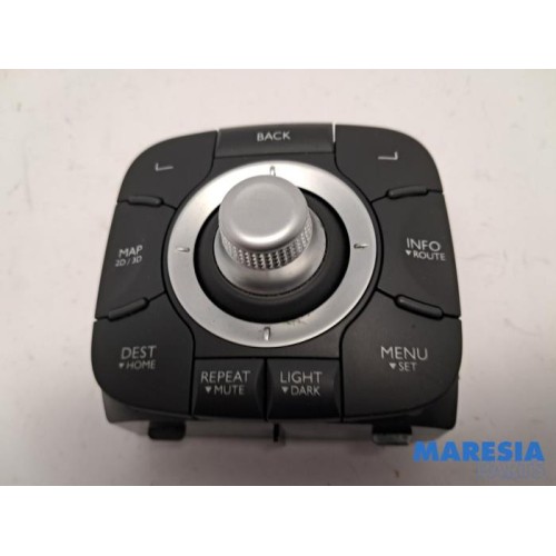 Renault - Scenic - Navigation control panel