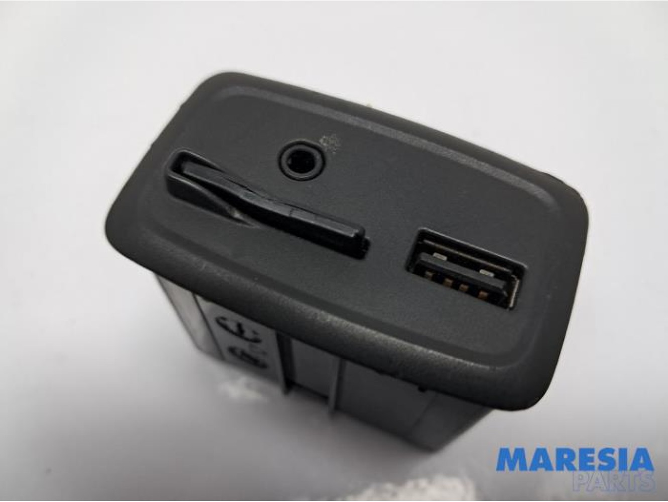 Renault - ZOE - AUX / USB connection