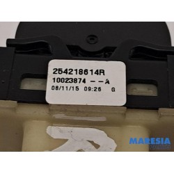 Renault - ZOE - Electric window switch