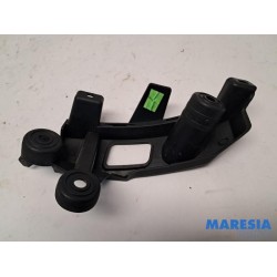 Citroen - C3 - Rear bumper bracket central