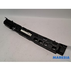 Renault - Captur - Rear bumper bracket central
