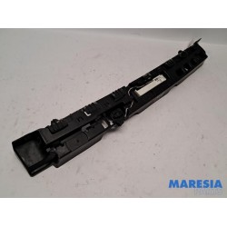 Renault - Captur - Rear bumper bracket central