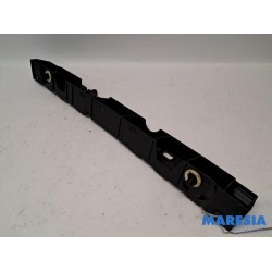 Renault - Captur - Rear bumper bracket central