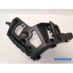 Renault - Captur - Rear bumper bracket central
