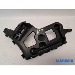 Renault - Captur - Rear bumper bracket central