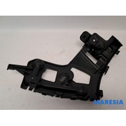 Renault - Captur - Rear bumper bracket central